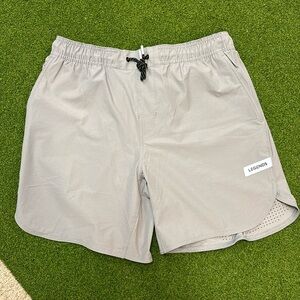 NWOT….LEGENDS Aviation short in med grey color